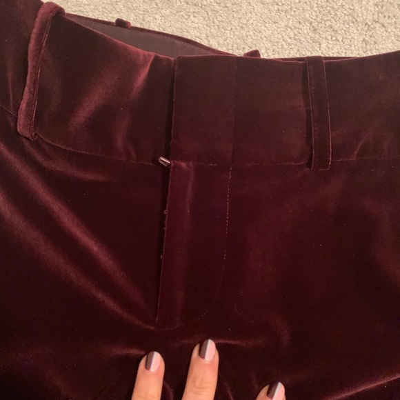 Alice & Olivia Stacey red velvet crop pant 4 - Picture 4 of 7